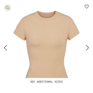 SKIMS fits everybody T-shirt clay